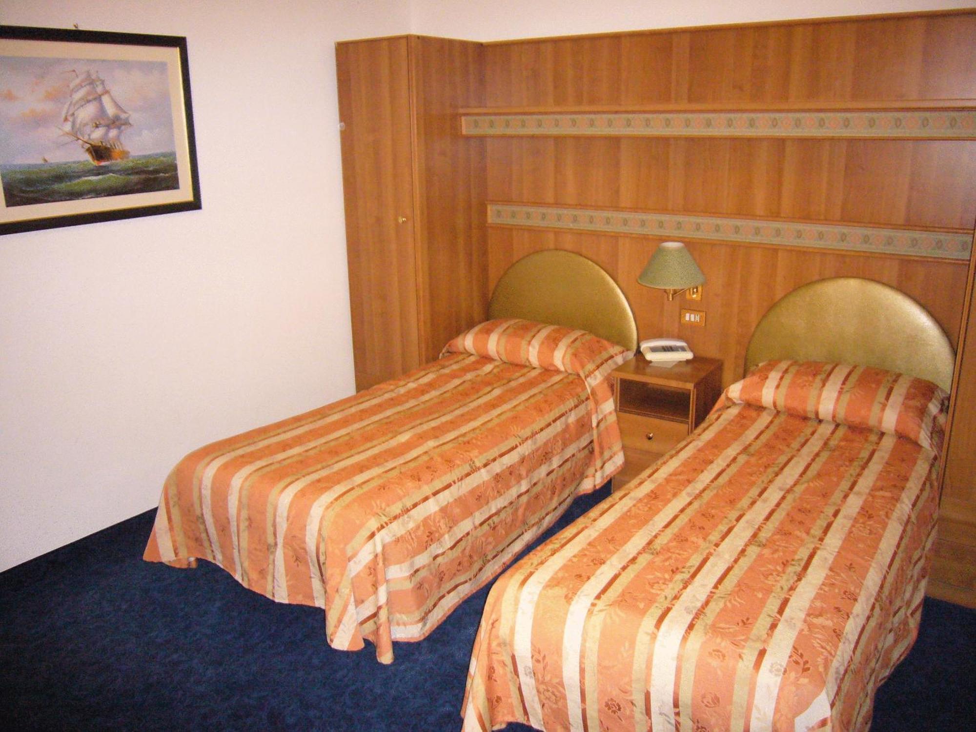Hotel Kristall San Dona di Piave Bagian luar foto