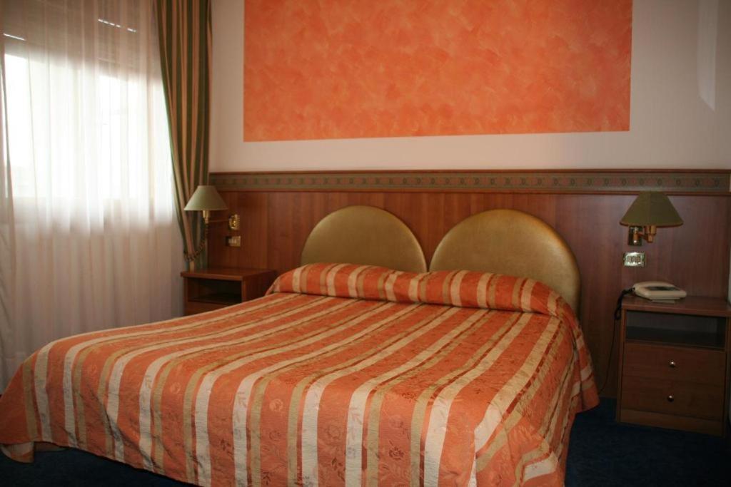 Hotel Kristall San Dona di Piave Bagian luar foto