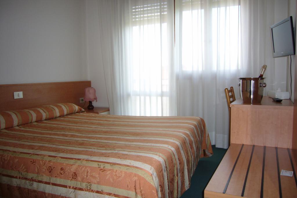 Hotel Kristall San Dona di Piave Bagian luar foto