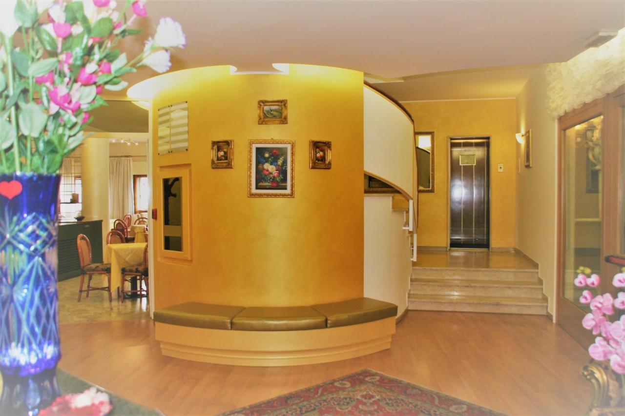 Hotel Kristall San Dona di Piave Bagian luar foto